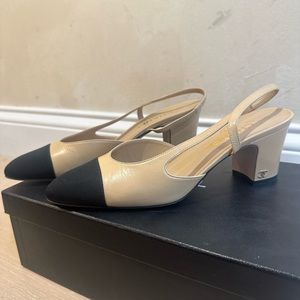 Chanel Classic Slingbacks in Nude/Black RARE Size 39.5/ 9.5
